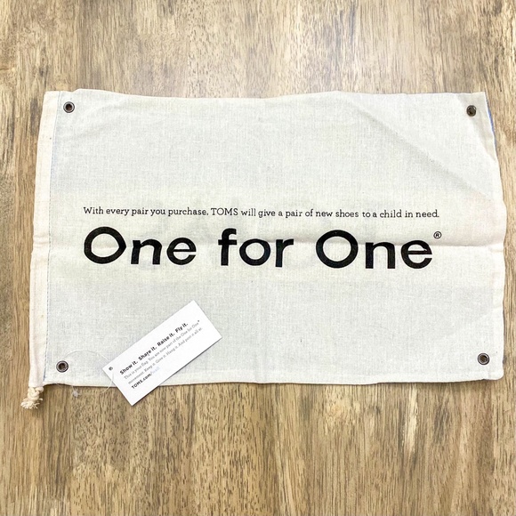 TOMS Logo Flag / Canvas Drawstring Shoe Bag - Picture 3 of 4